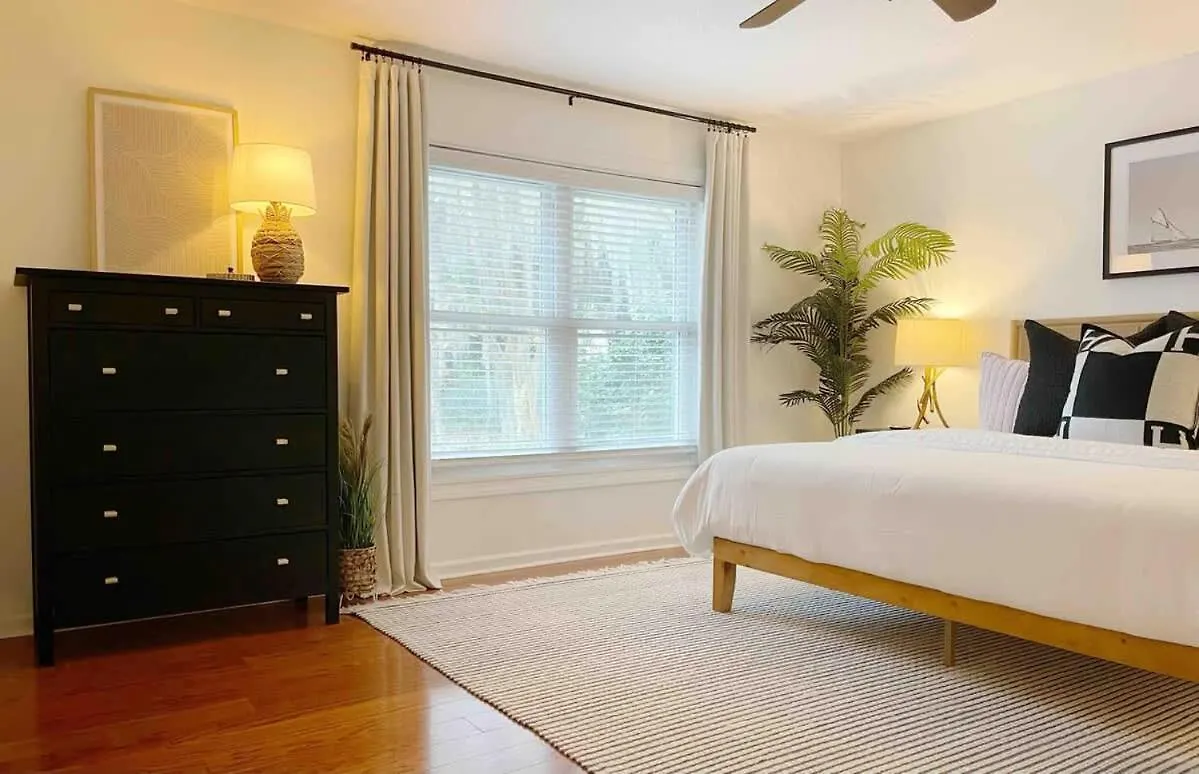 Holiday home Coastal Oasis W Pool Near Beach And Downtown! Savannah