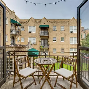 Apartment Walkable Escape In Historic District!, Savannah