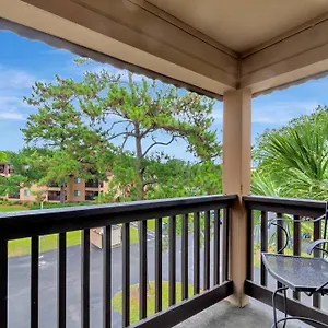 Apartment Lover's Paradise. On The Beach. Sleeps 8., Hilton Head Island
