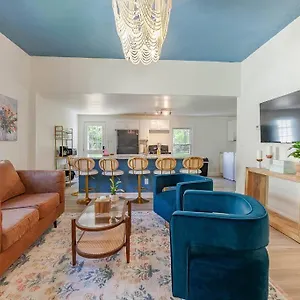 https://villa-the-boho-disco.hotels-louisville.com